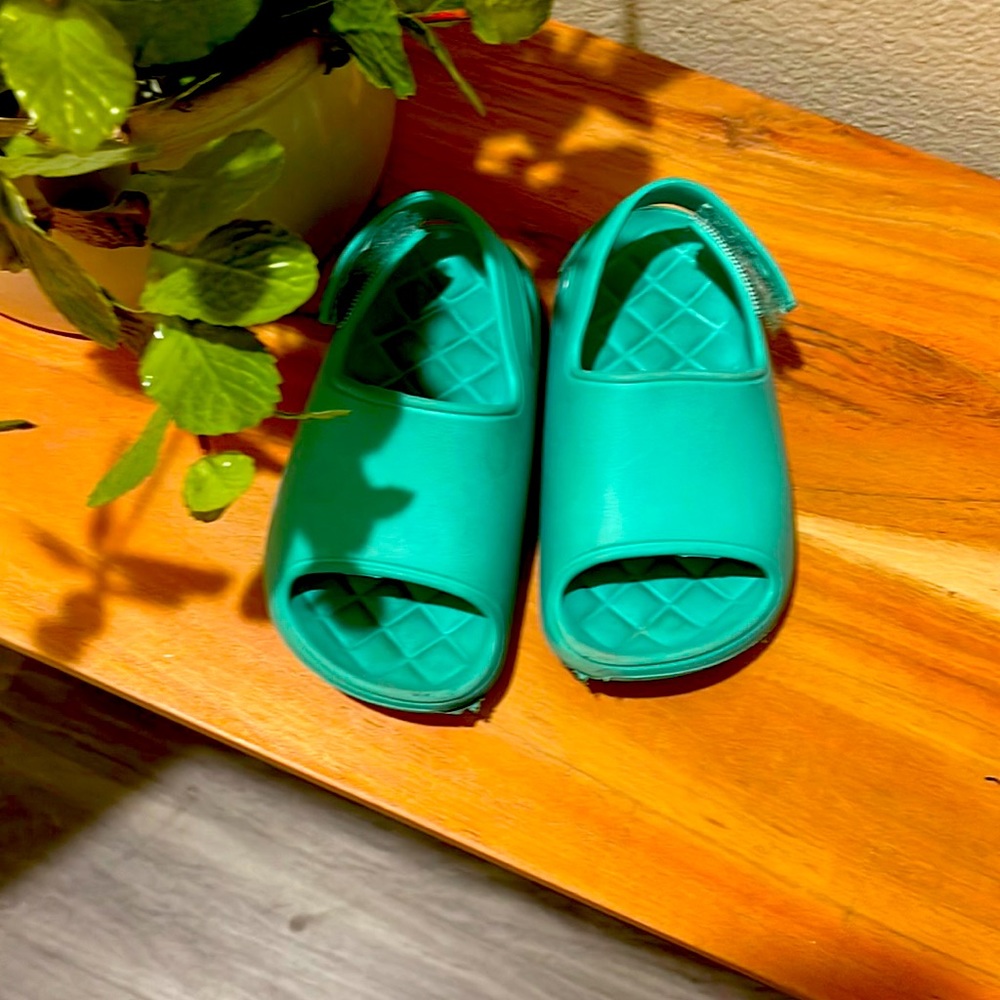 Cat and Jack sandals size 7 toddler